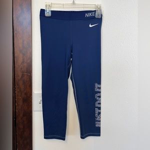 Women’s Nike cropped leggings size medium